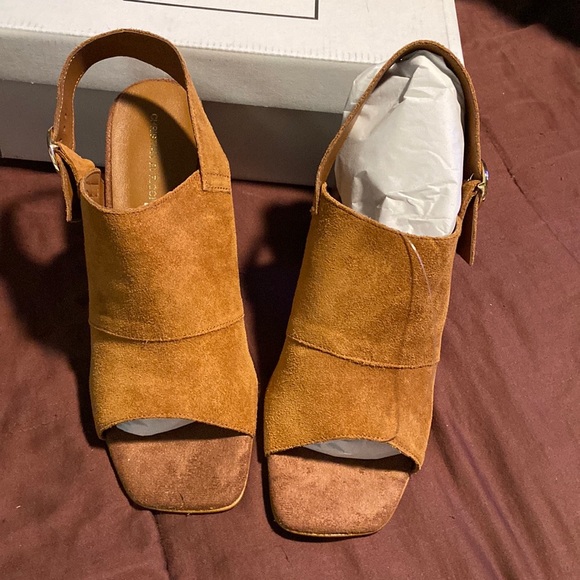 *****PRICE IS FIRM*****Camel ColorLeather Slingbacks Christian Di Riccio. NWT! - Picture 6 of 16